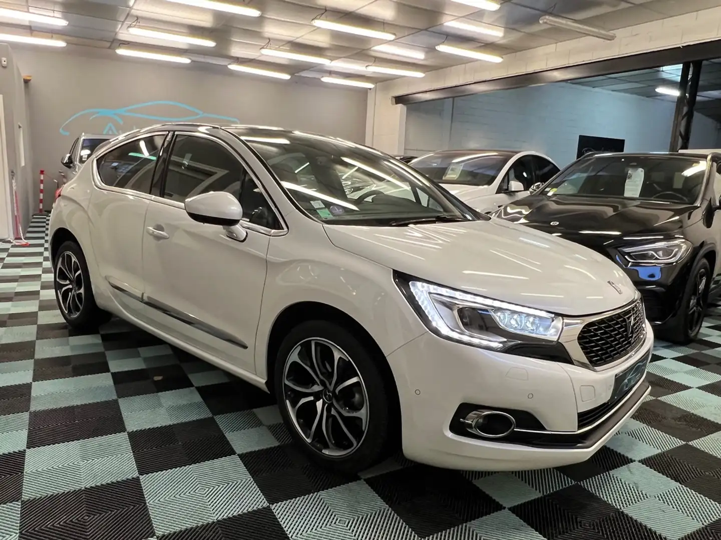 Citroen DS4 1.2 130 SPORT CHIC CAM RECUL / CUIR / DISTRIB OK Blanc - 1