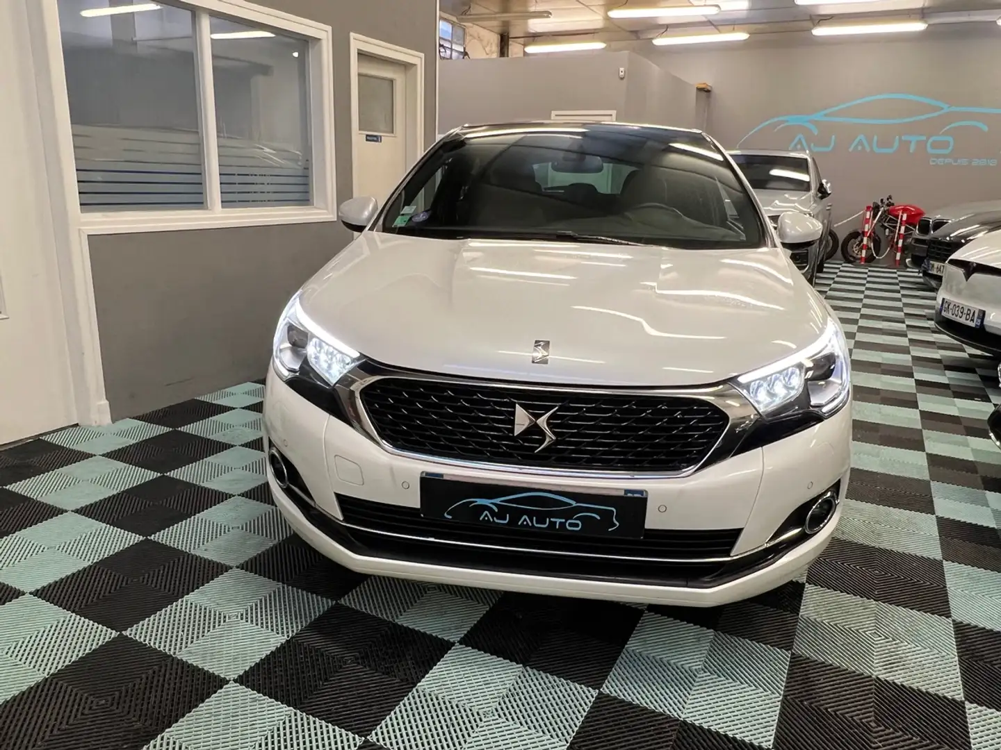 Citroen DS4 1.2 130 SPORT CHIC CAM RECUL / CUIR / DISTRIB OK Blanc - 2