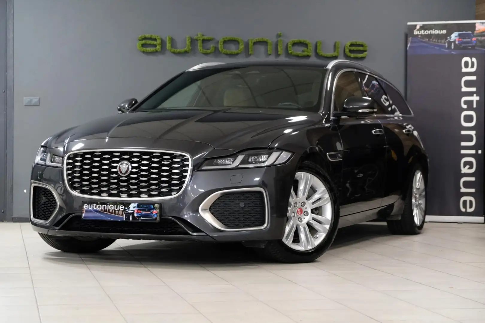Jaguar XF Sportbrake 2.0 P250 *UNIEK in NL* Panodak/Luxe Led Grijs - 1