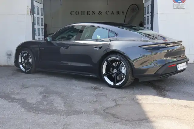Porsche Taycan view 8