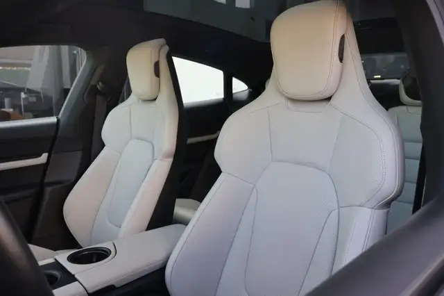 Porsche Taycan view 15