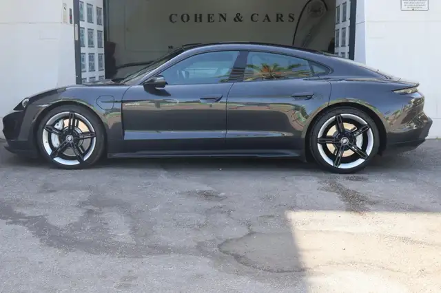 Porsche Taycan view 9