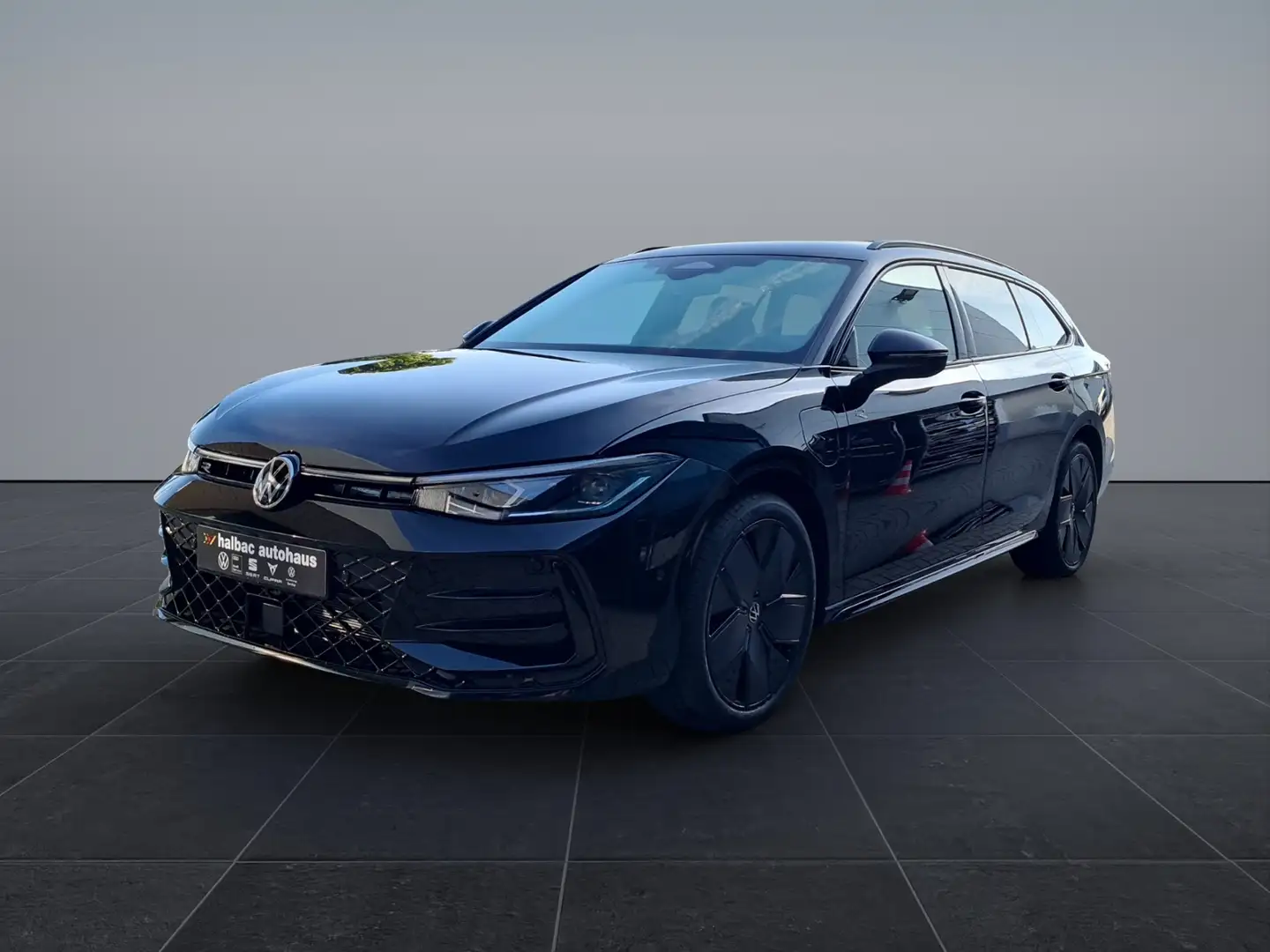 Volkswagen Passat 1.5 eHybrid DSG Var.+R-Line+AHK+MATRIX+WR+NAVIPRO Černá - 2