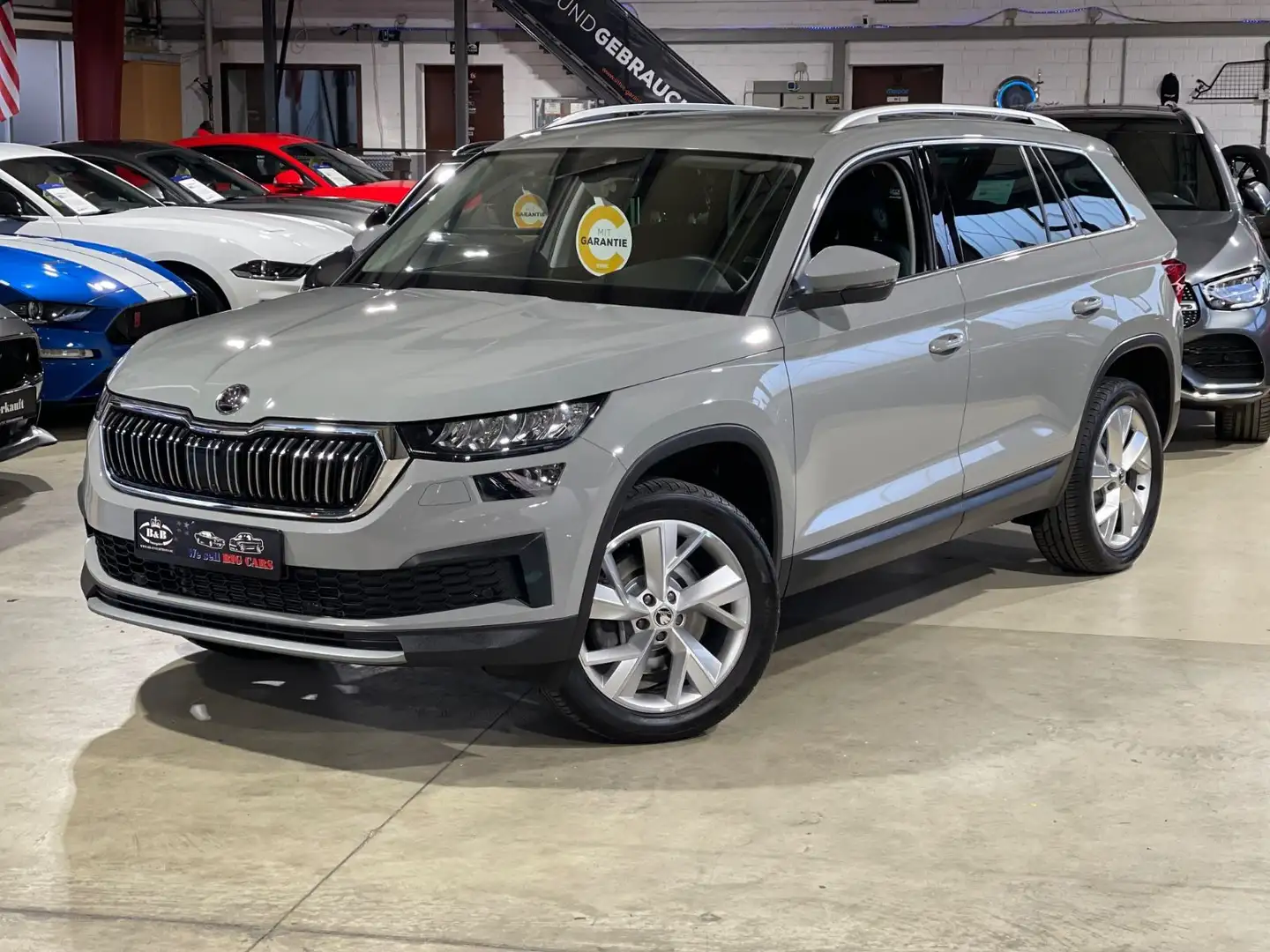Skoda Kodiaq STYLE 4X4+SHZ+7-SITZ+KAMERA+SPURH.+1 J. GARANTIE Grau - 1