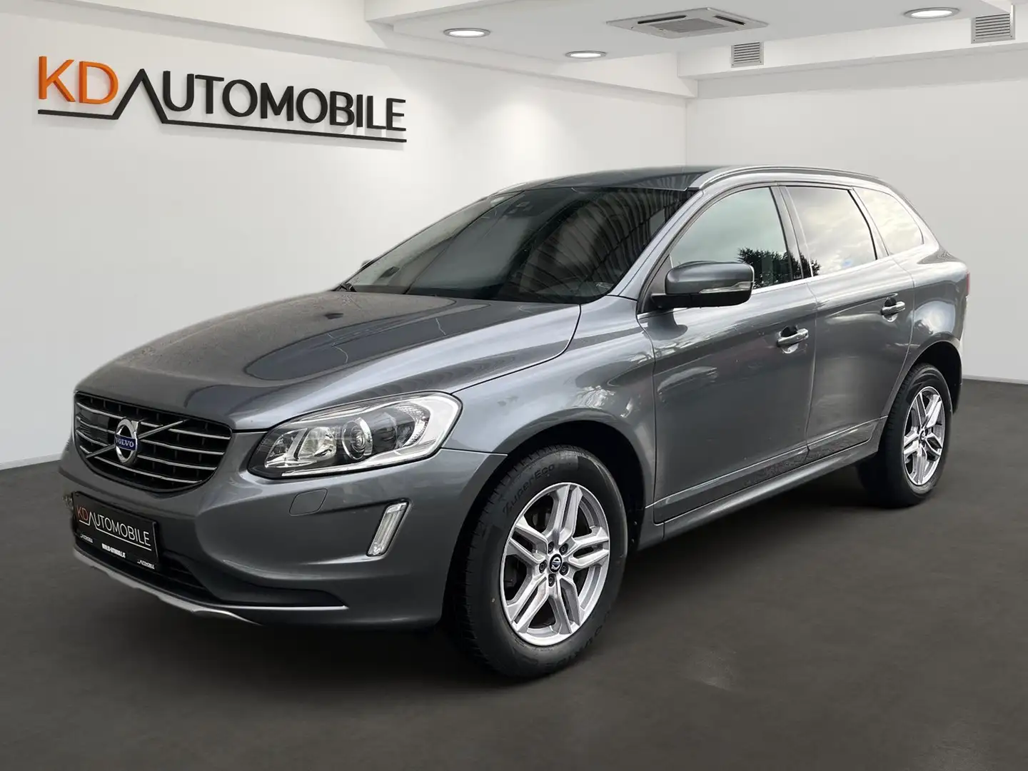 Volvo XC60 D4 Selection AWD Geartronic Gris - 1