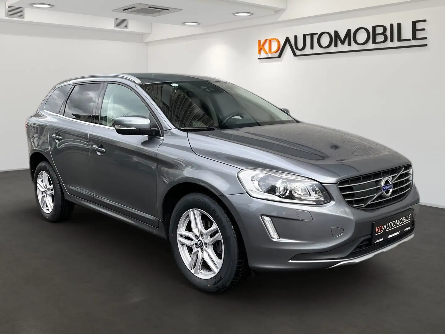 Volvo XC60 D4 Selection AWD Geartronic Gris - 2