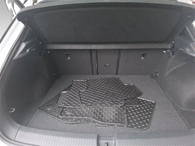 Volkswagen T-Roc view 10