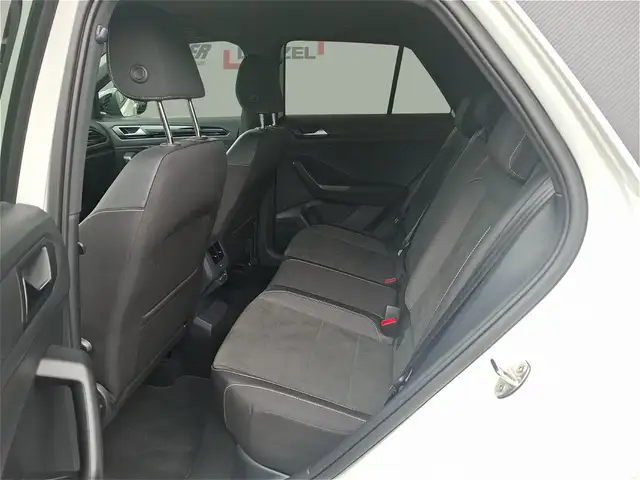 Volkswagen T-Roc view 11