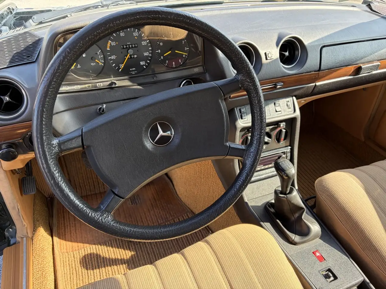 Mercedes-Benz 240 TD Break (W123) – 1984 – 133.996 km – Oldtimer gekeurd, foto 6