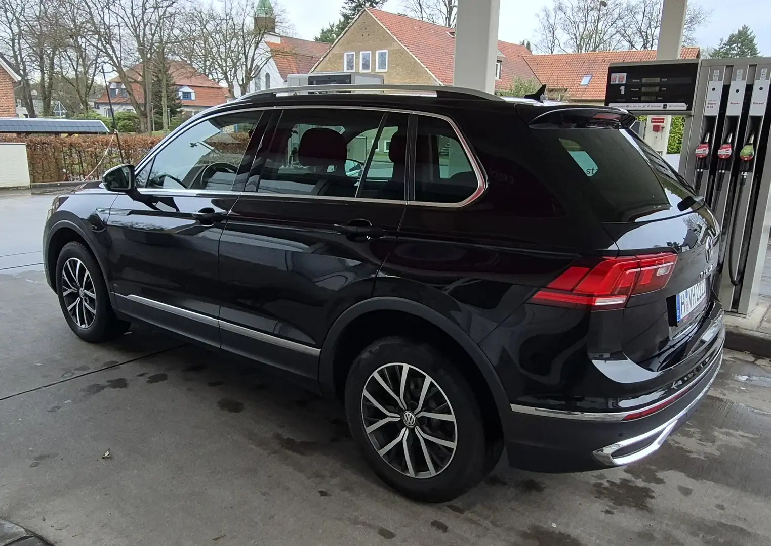 Volkswagen Tiguan Elegance 4Motion Business DSG Navi AHK TOP Schwarz - 2