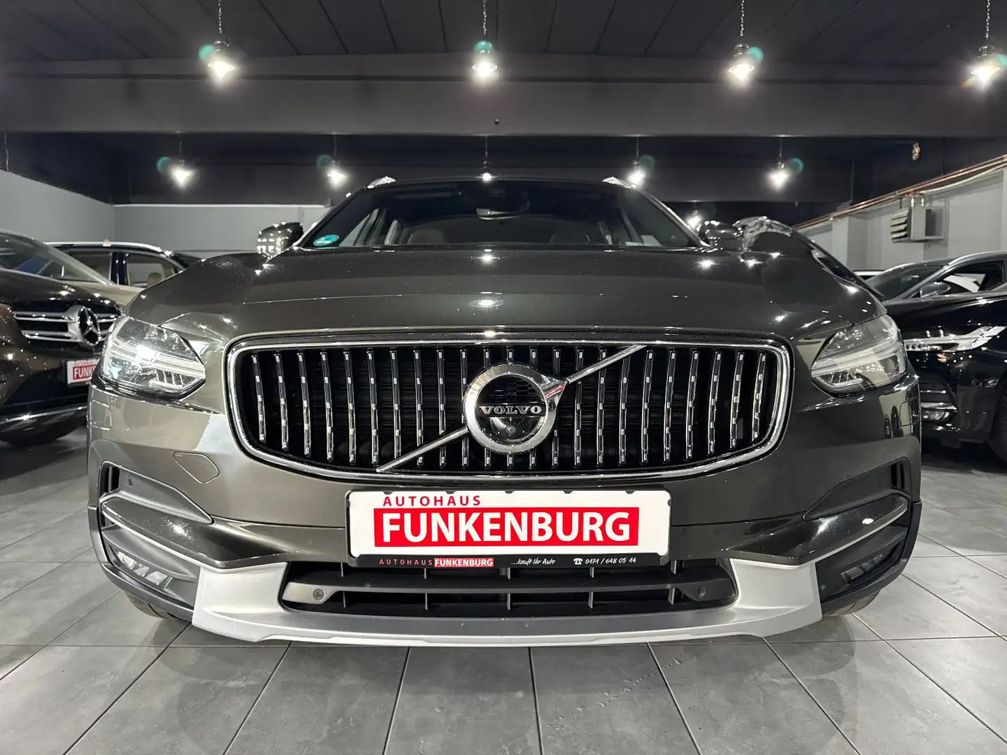 Volvo V90 Cross Country Pro AWD PANO/HUD/ACC/H K/360° Gris - 2
