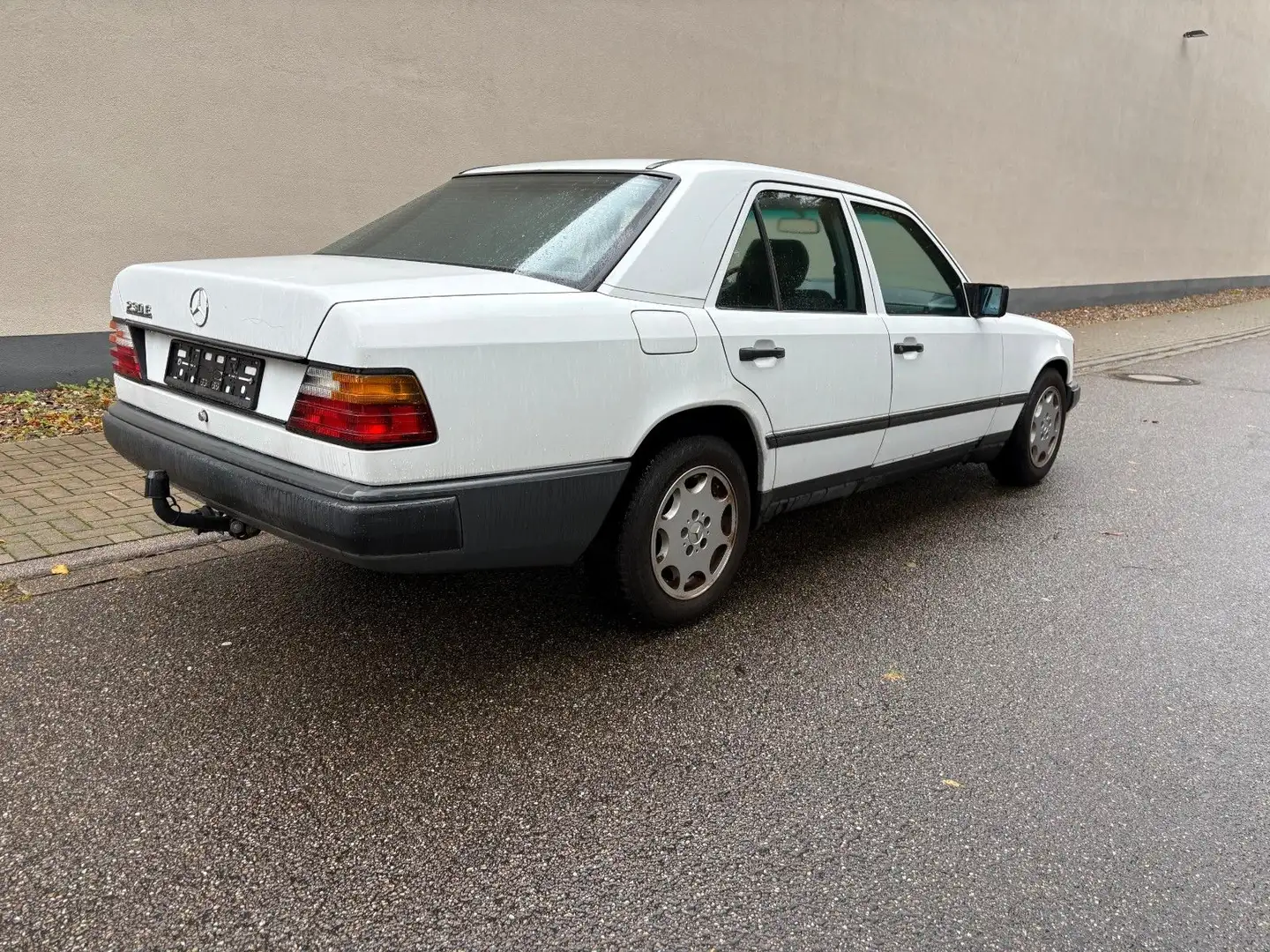 Mercedes-Benz 230 E Benzin Automatik Oldtimer ESSD AHK Weiß - 2