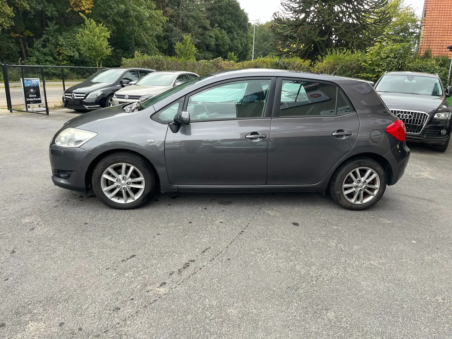 Toyota Auris Auris 1.33 VVT-i Life Grau - 2