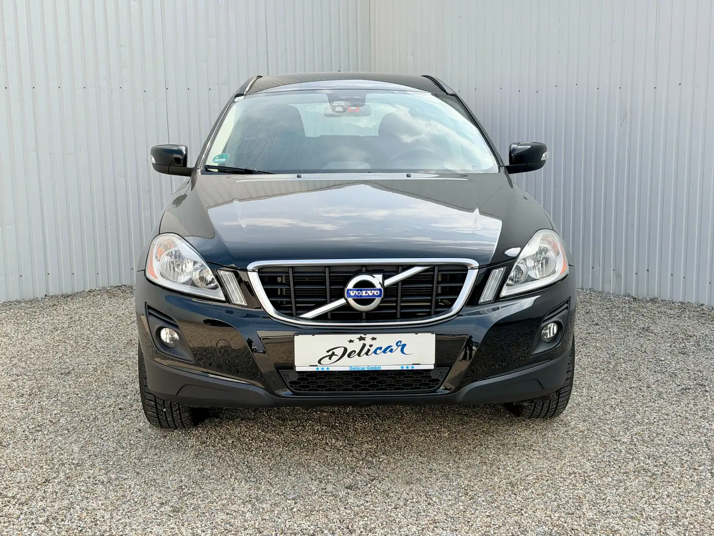 Volvo XC60 Kinetic AWD Schwarz - 2