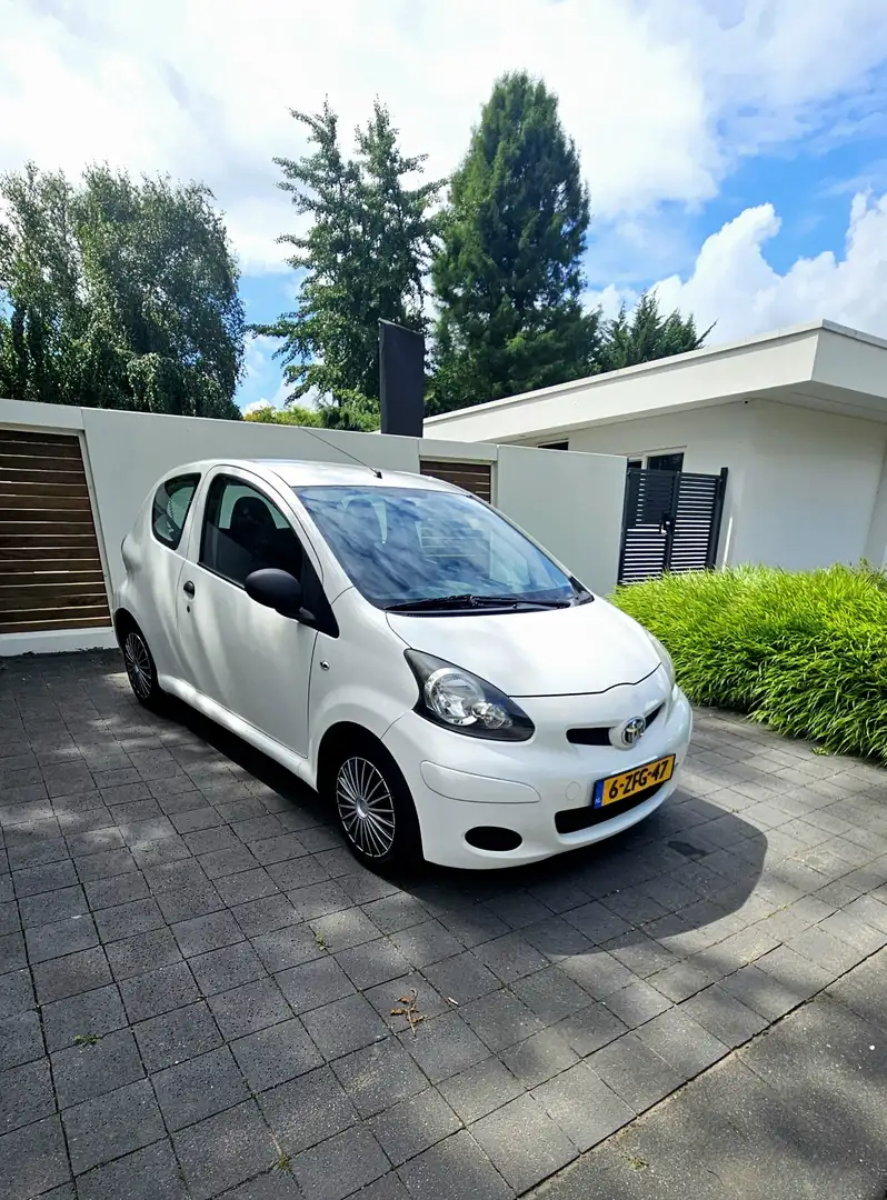 Toyota Aygo 1.0-12V | 2011 | Nieuwe APK Bílá - 1