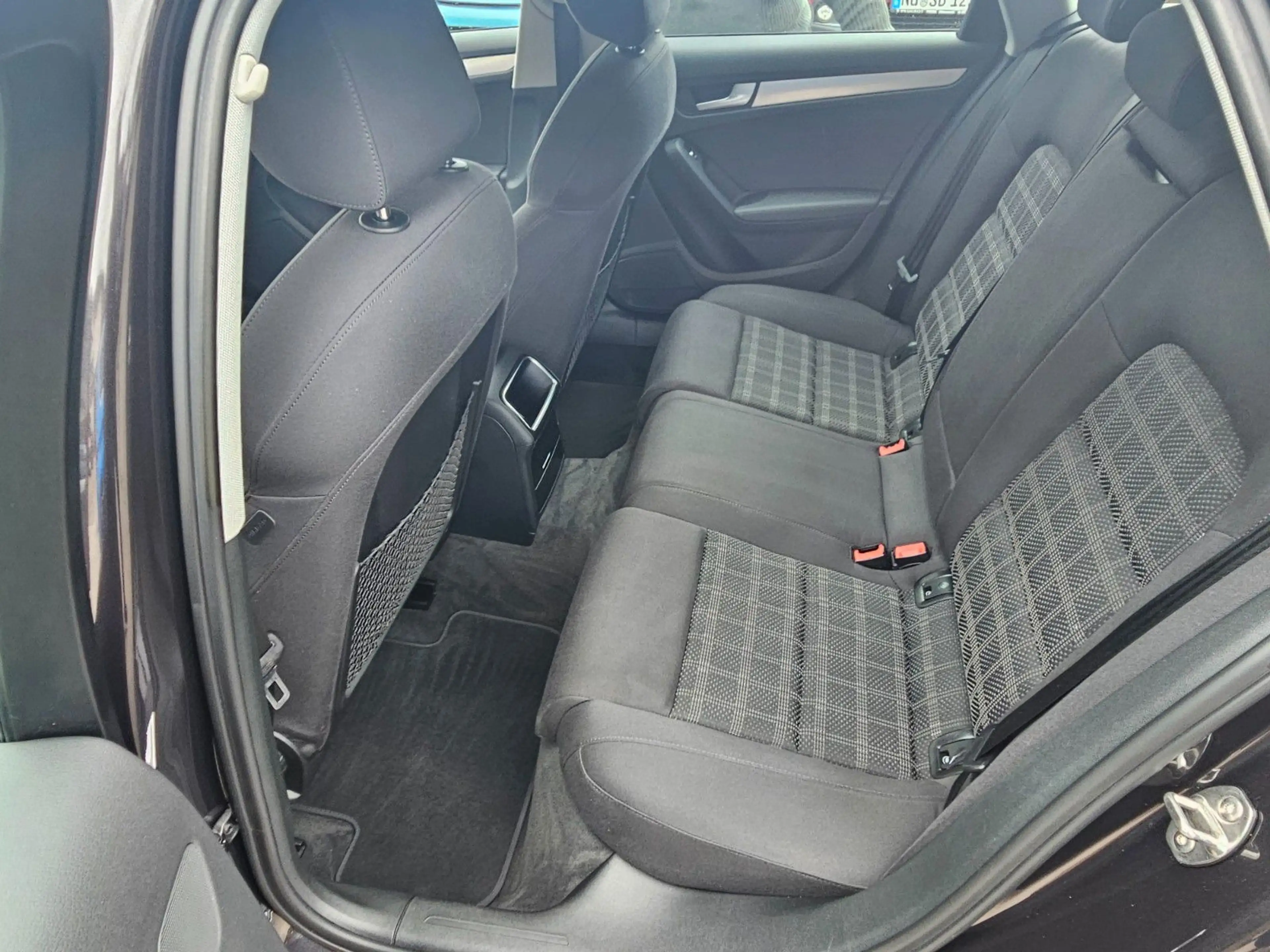 Audi A4 Avant Ambition — photo 10