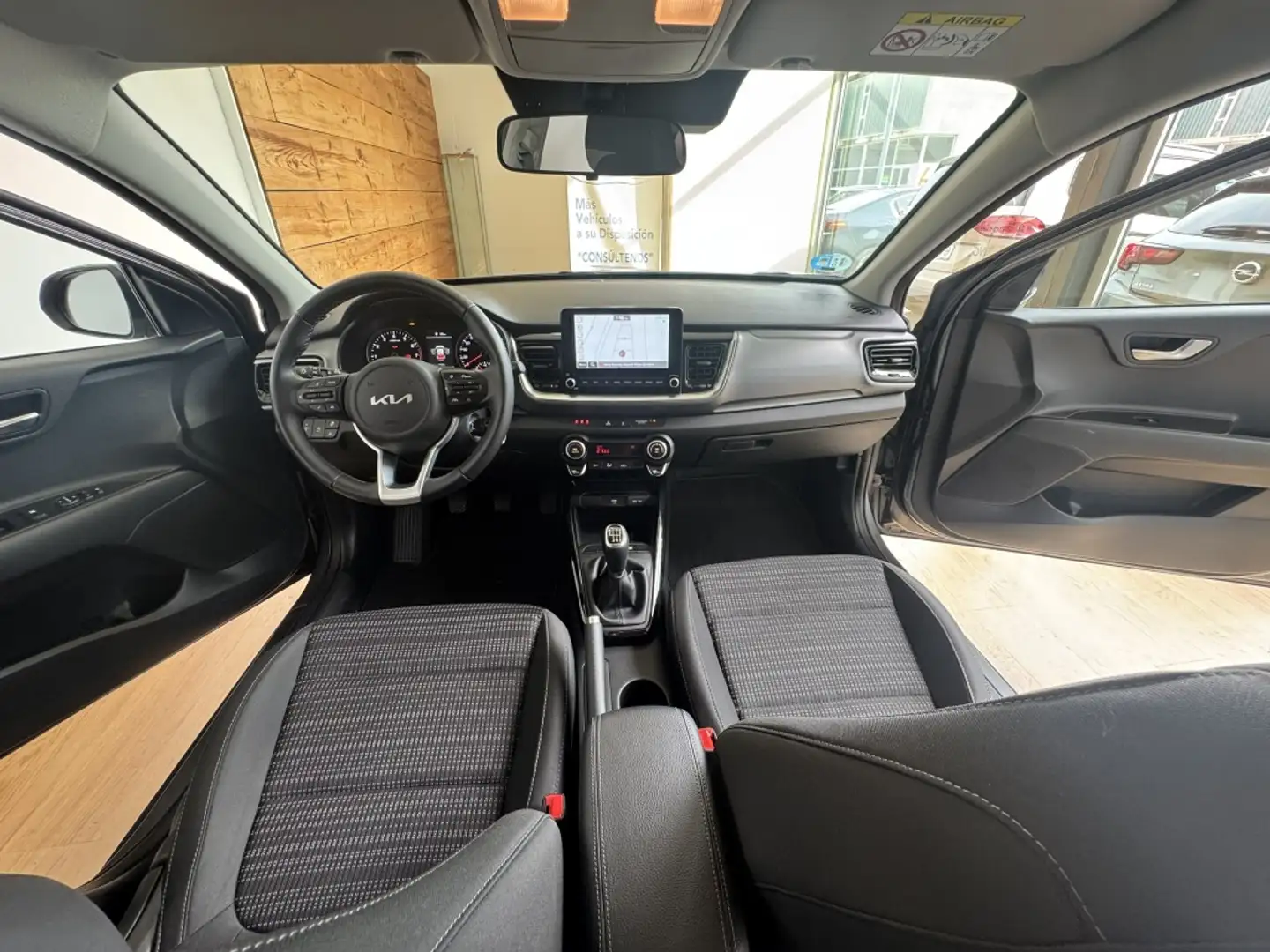 Kia Stonic 1.0 T-GDi MHEV iMT Drive Plus 100 Grau - 2