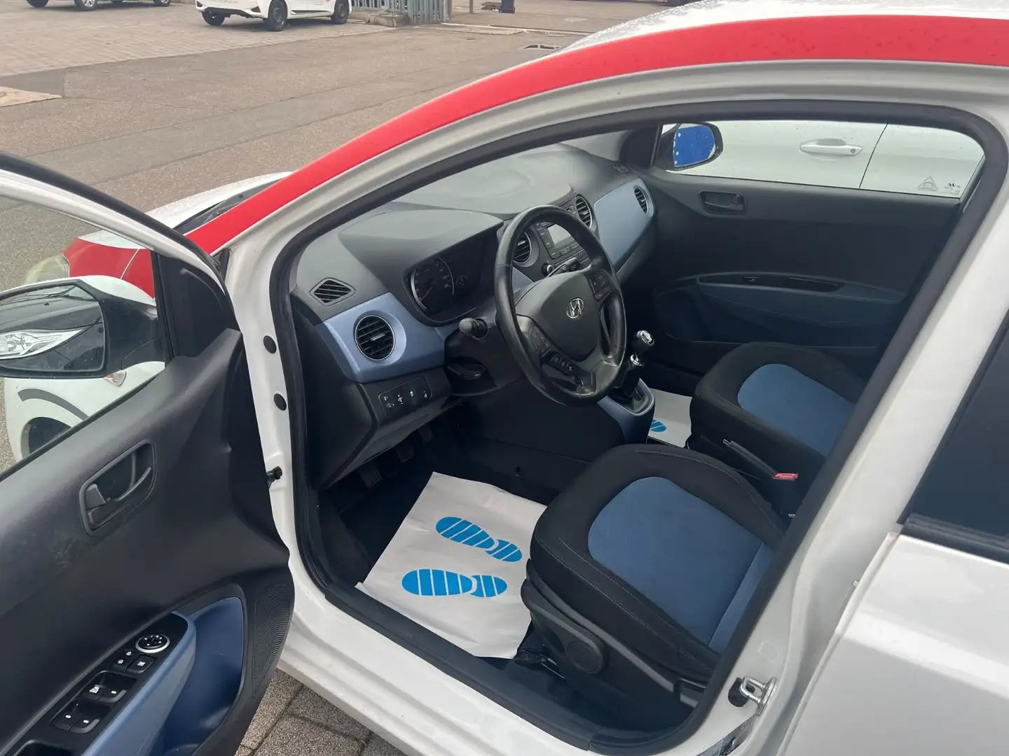 Hyundai i10 FIFA World Cup Edition Weiß - 2