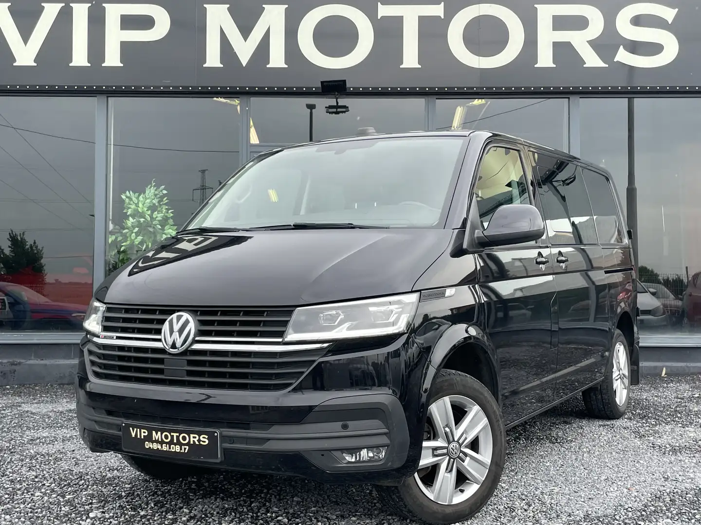 Volkswagen T6.1 Transporter 2.0 TDi // 27.264€ HTVA // CARNET COMPLET Zwart - 1