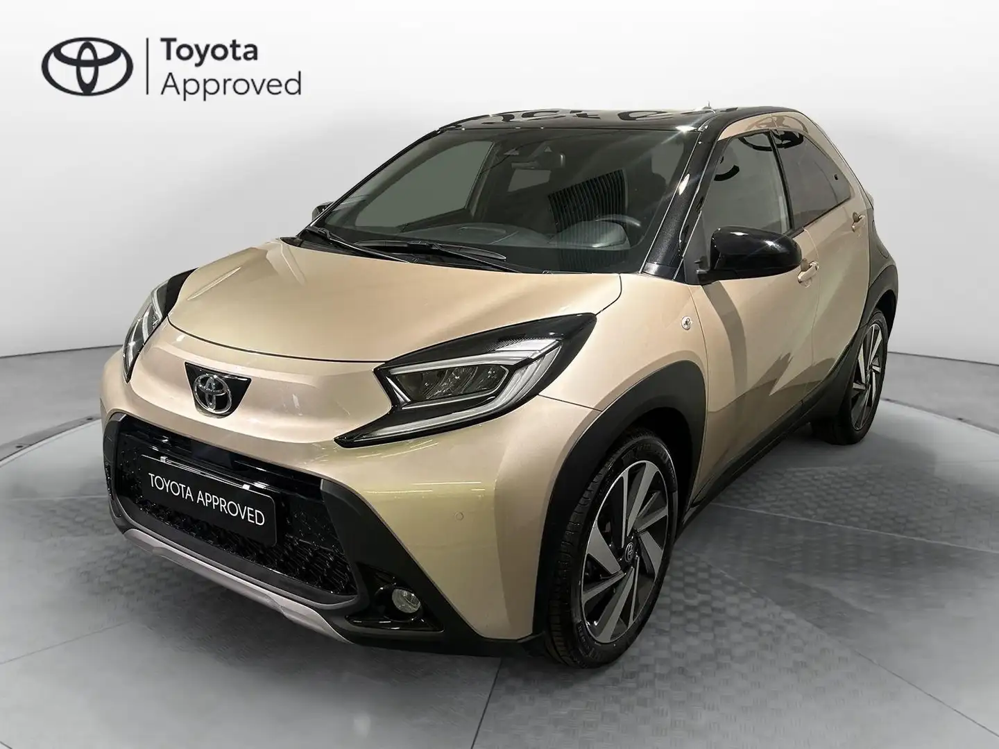 Toyota Aygo X 1.0 VVT-i 72 CV 5 porte Lounge Beige - 1