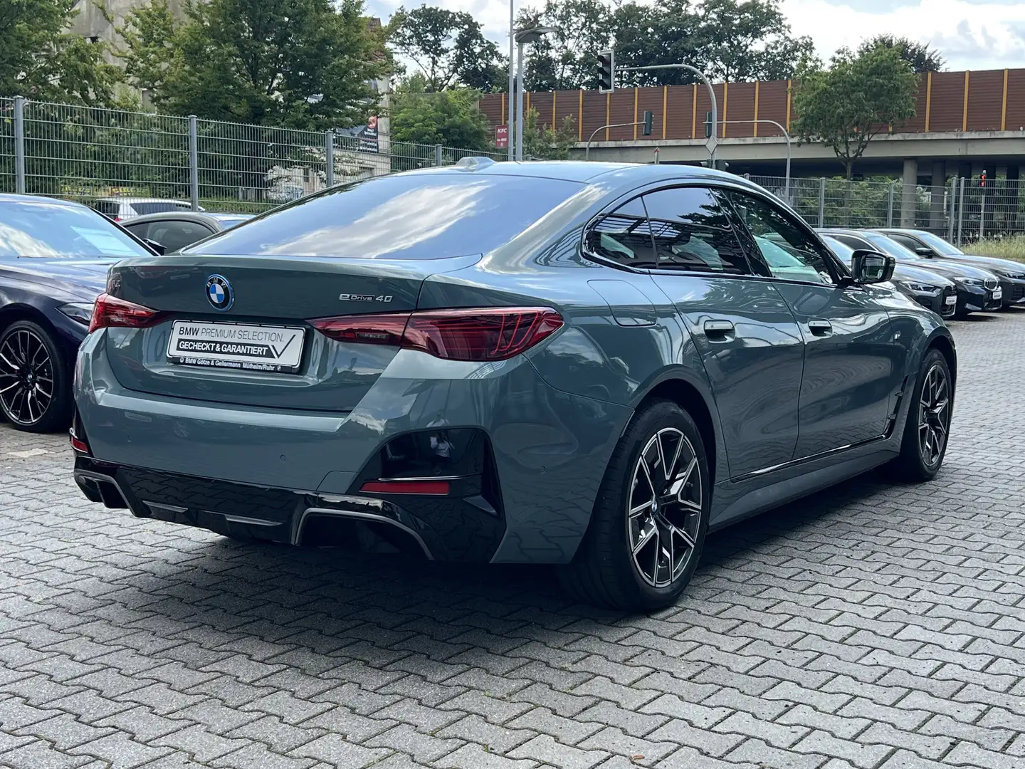 BMW i4 eDrive40 M Sport //AHK Stop&Go FACELIFT! Zelená - 2