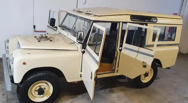 Land Rover Series 109 2A, 6 cilindri benzina Aria Cond Trasformabile
