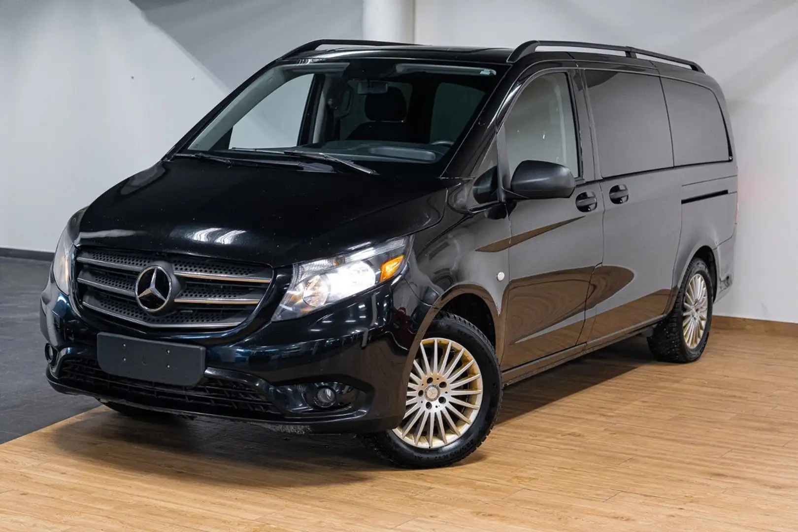 2018 Mercedes-Benz Metris Passenger Van | $ 28,599 | 128,300 km ...