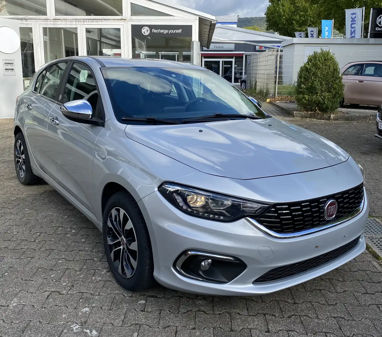 Fiat Tipo Tipo 5-Türer 1.4 T-Jet Mirror Silber - 1