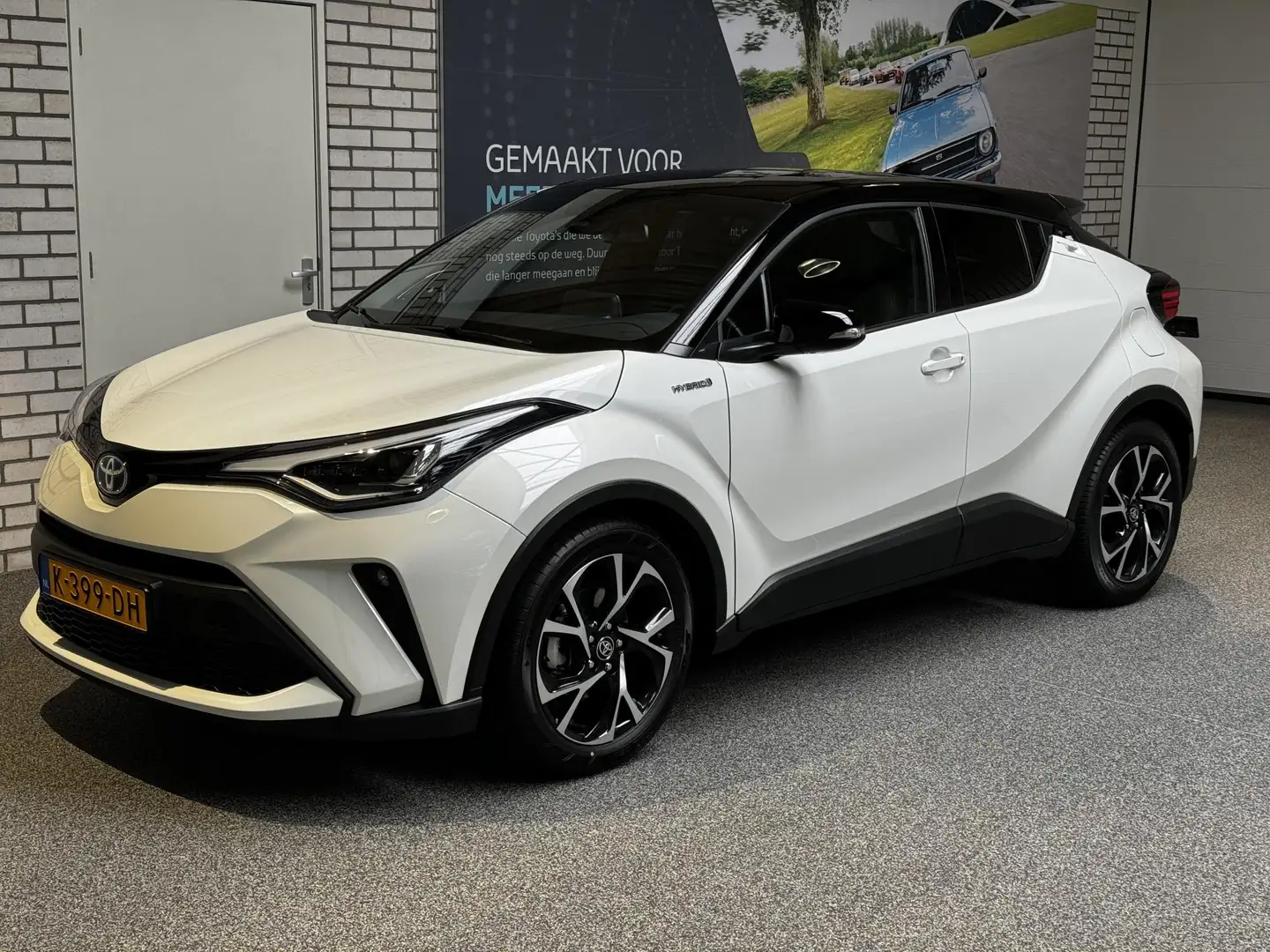 Toyota C-HR 1.8 Hybrid First Edition automaat Wit - 2