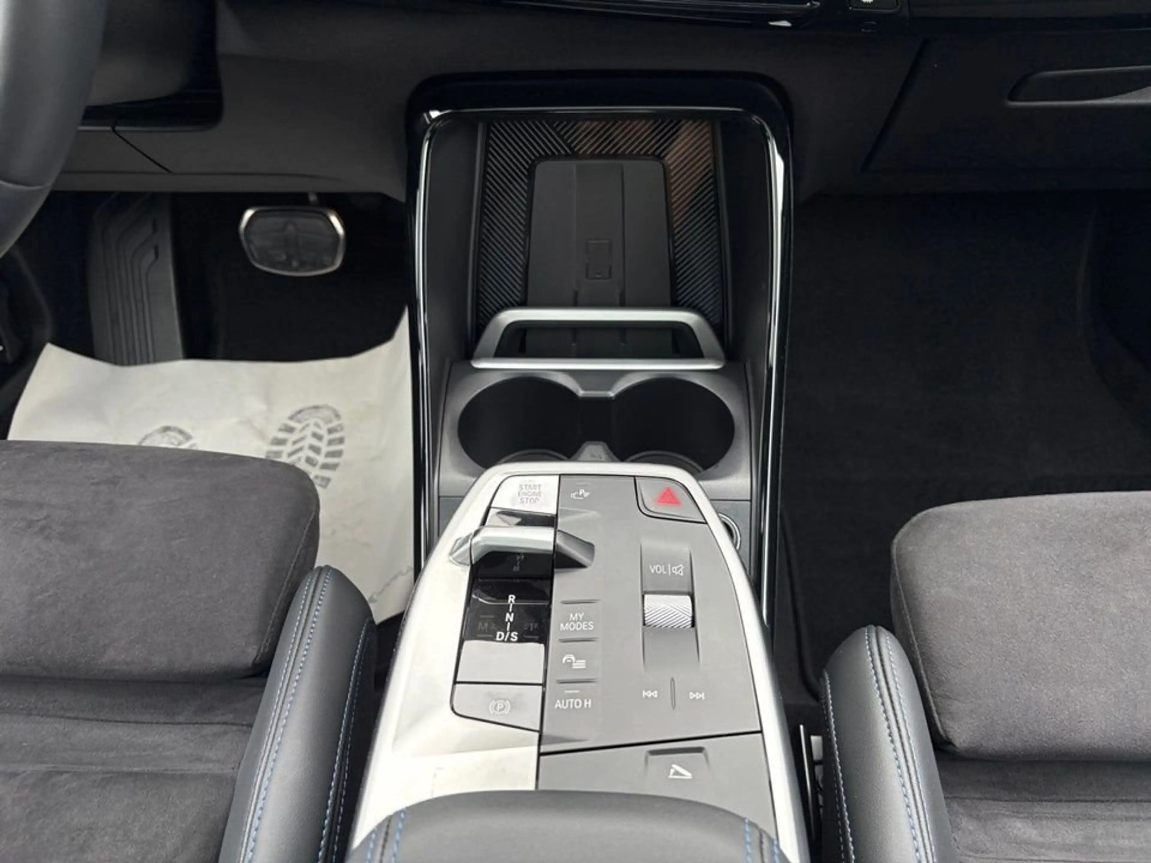 BMW 220 i Active Tourer M Sport + GARANTIE-bis-08.30 — photo 11