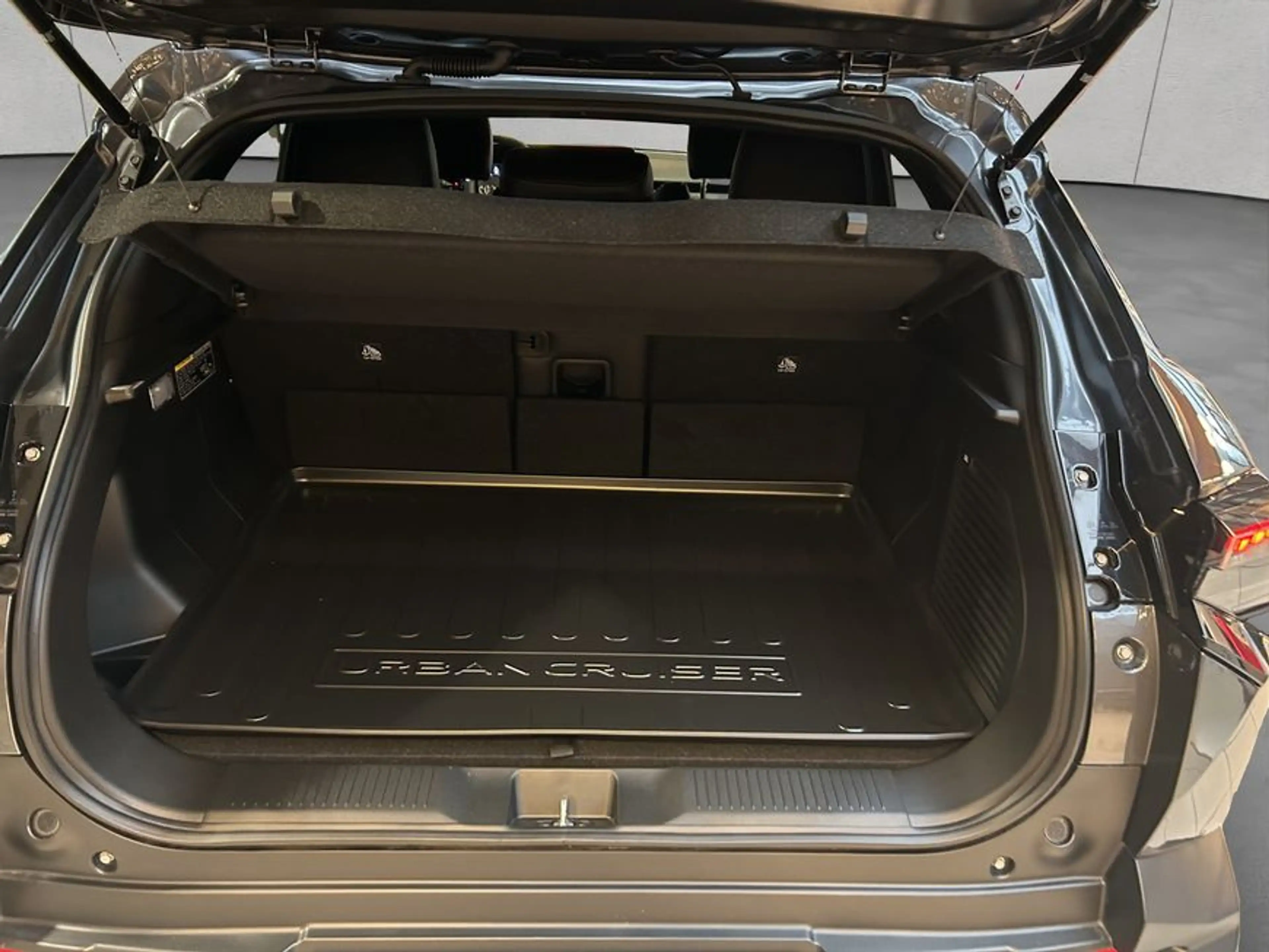 Toyota Urban Cruiser 61kWh Lounge 128 kW, 5-türig (Strom) — photo 6