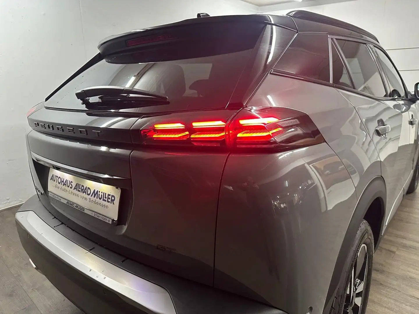 Peugeot 2008 GT 1.2 130 PT Autom.+Alcantara+ SHZ+360CAM Grau - 2