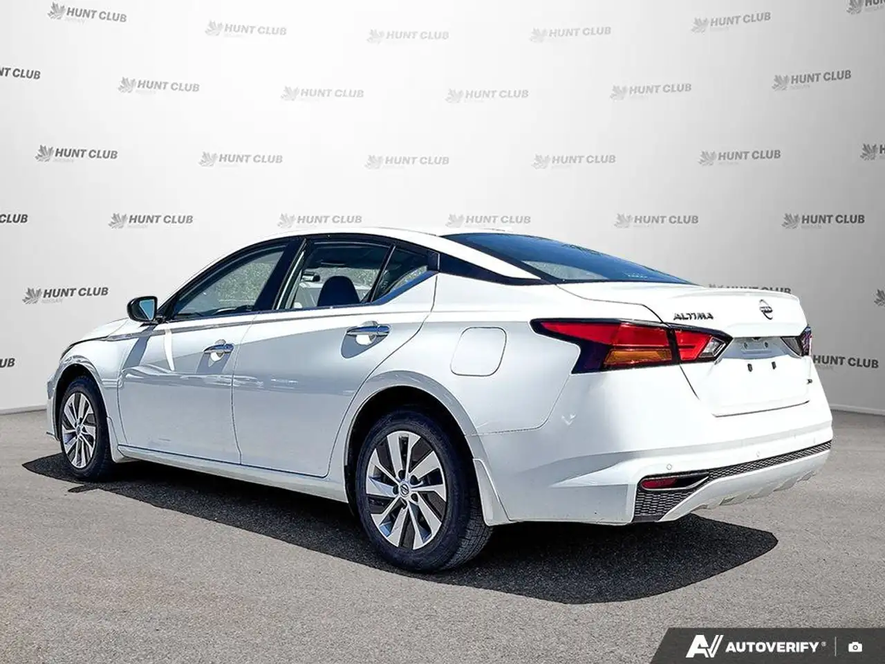 Nissan Altima снимка Nissan Altima