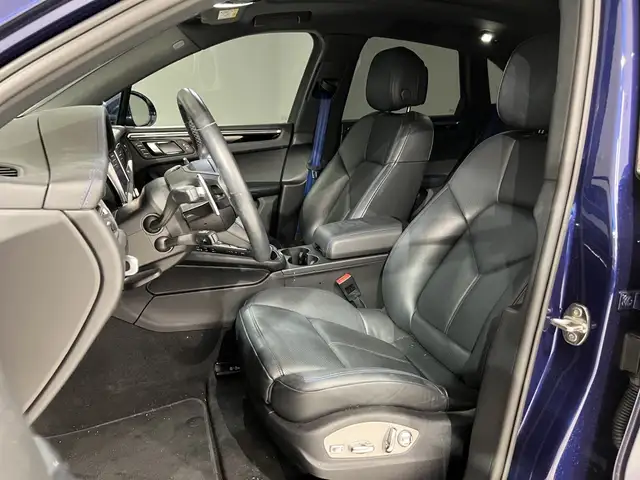 Porsche Macan view 23