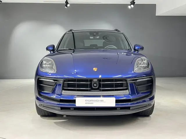 Porsche Macan view 8