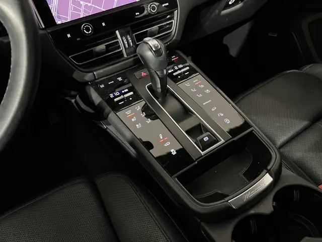 Porsche Macan view 30