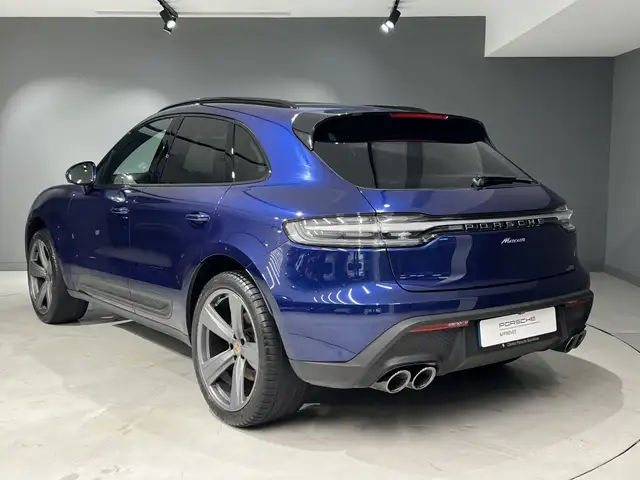 Porsche Macan view 3
