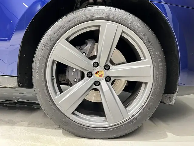 Porsche Macan view 16