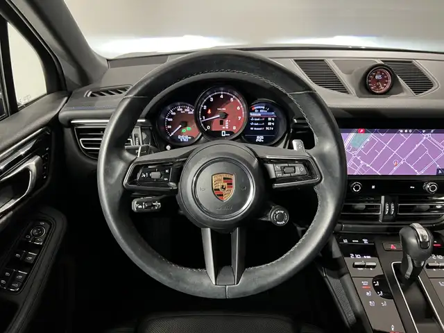 Porsche Macan view 24