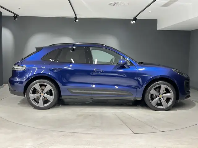 Porsche Macan view 6