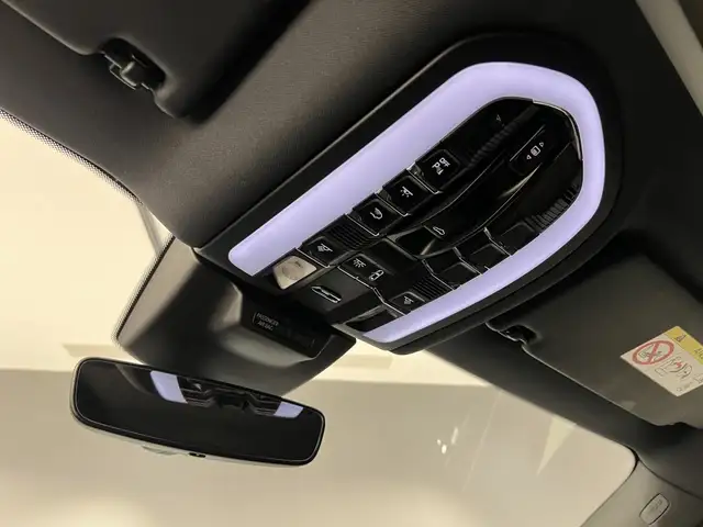 Porsche Macan view 29