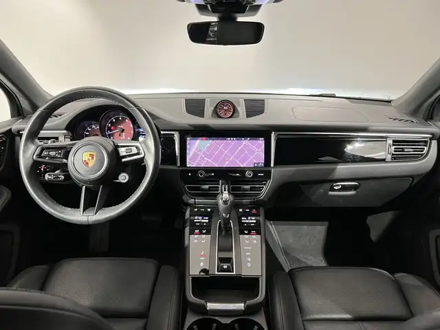 Porsche Macan view 21