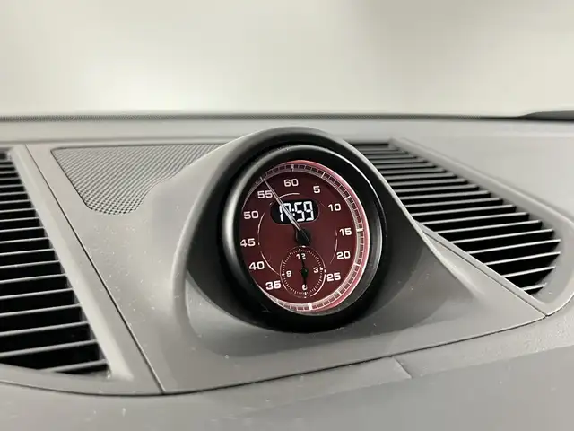 Porsche Macan view 25