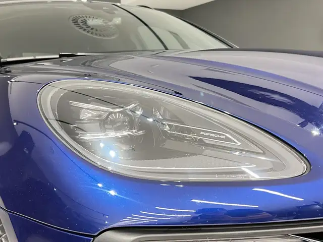 Porsche Macan view 9