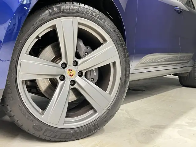Porsche Macan view 19