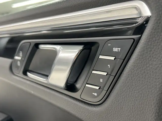 Porsche Macan view 27
