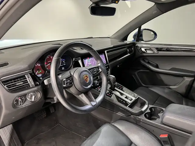 Porsche Macan view 22