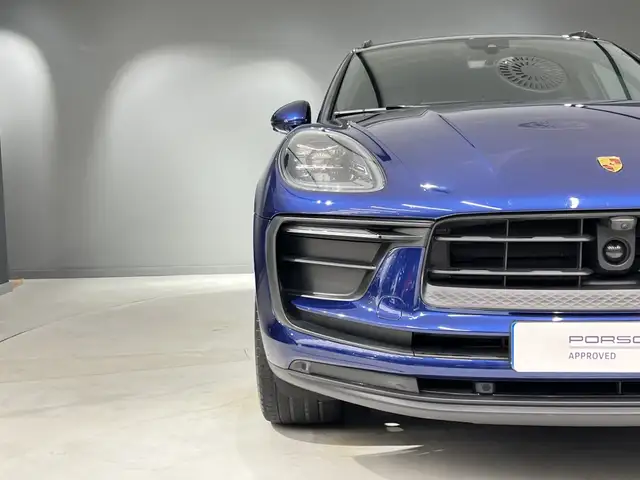 Porsche Macan view 20