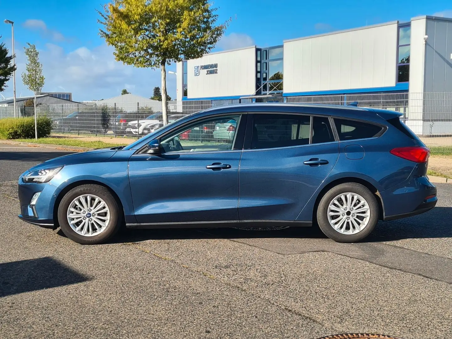 Ford Focus Turnier Titanium X* Navi* 1.Hand*LHZ*RFK* Blau - 2