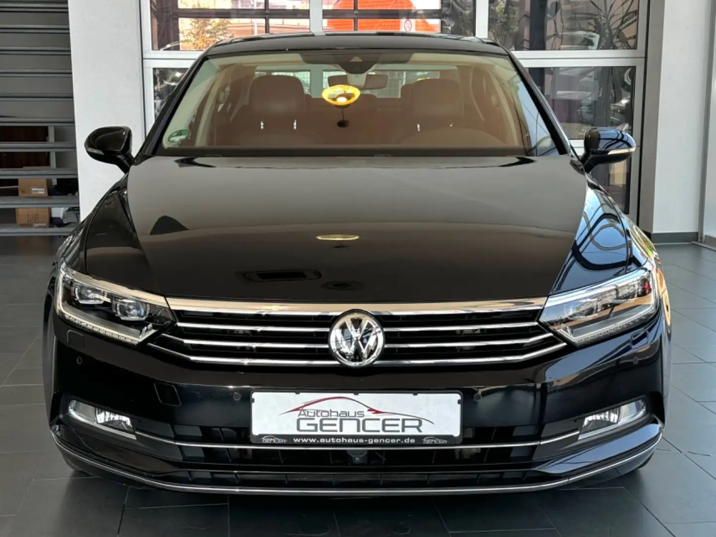 Volkswagen Passat Lim. Highline 2.0 TDI "Dynaudio/LED/ACC" Schwarz - 2